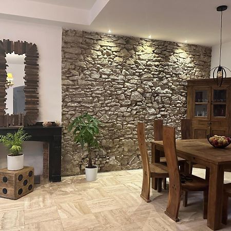La Maison Du Puits Cesseras Bagian luar foto