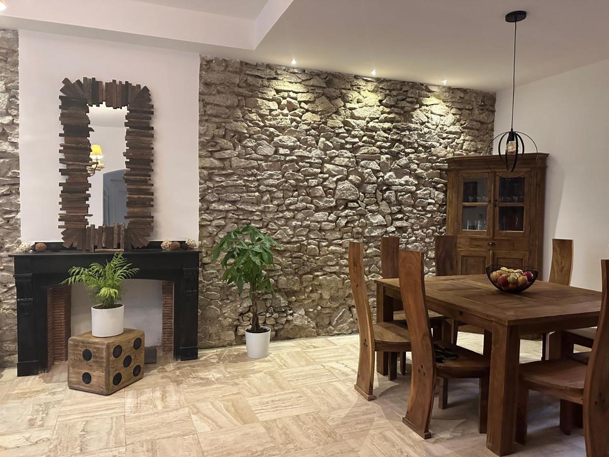 La Maison Du Puits Cesseras Bagian luar foto